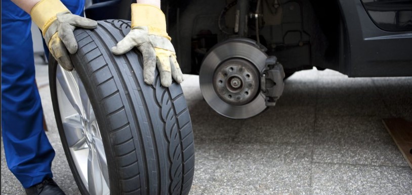 The Complete Guide to Changing a Tire: Everything You Need to Know